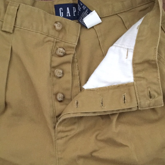 High rise Gap khaki short - Picture 3 of 4